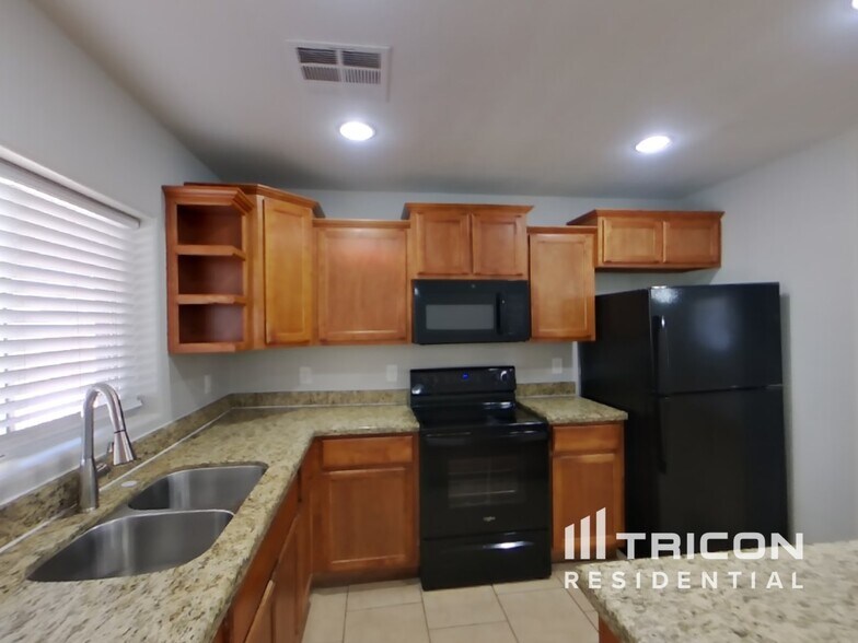 Building Photo - 7302 W Heatherbrae Dr