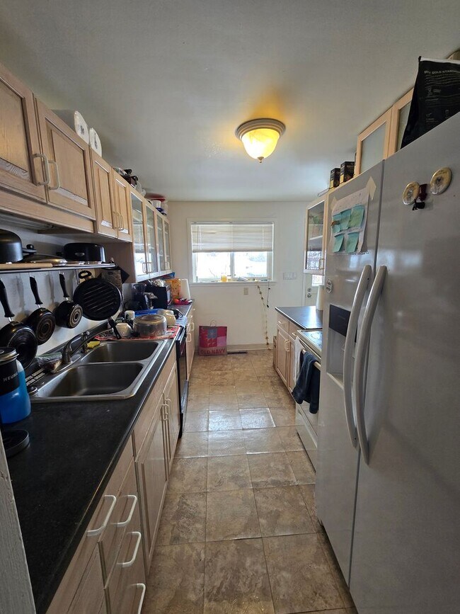 Building Photo - Preleasing Spacious 5-Bedroom Home with Finished Basement, Large Backyard & Attached Garage