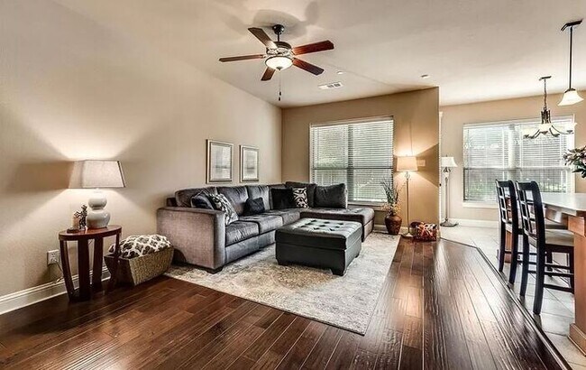 Building Photo - Upscale living in this fabulous Townhome!