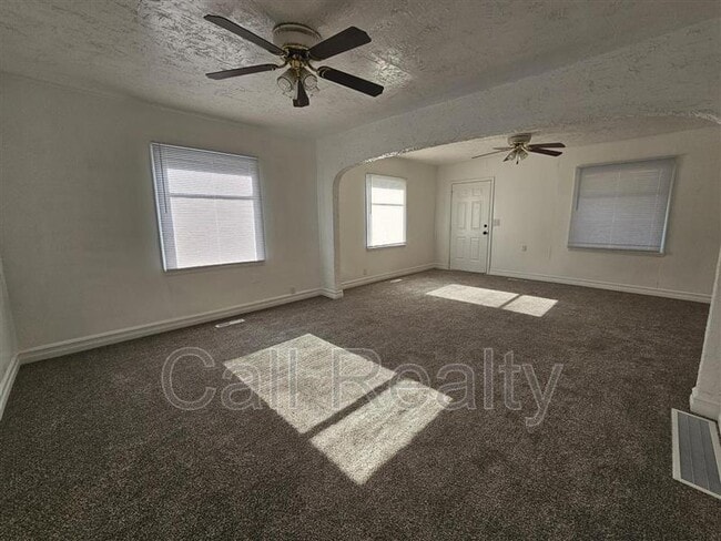 Building Photo - 2721 E Rowan Ave