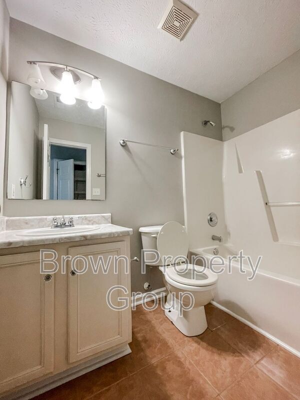 Building Photo - 6307 Fox Glen Dr