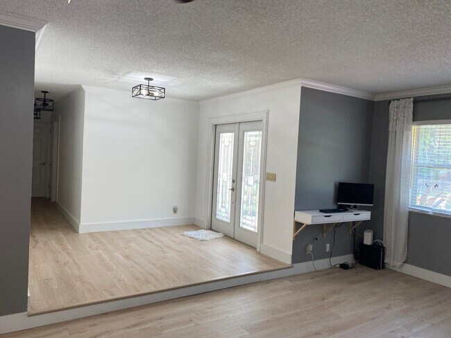 Building Photo - 2631 SW 4th St