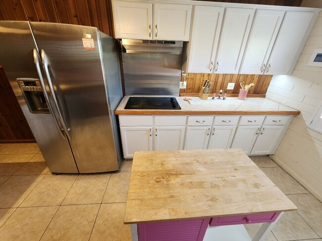 Building Photo - 2006 Hill St