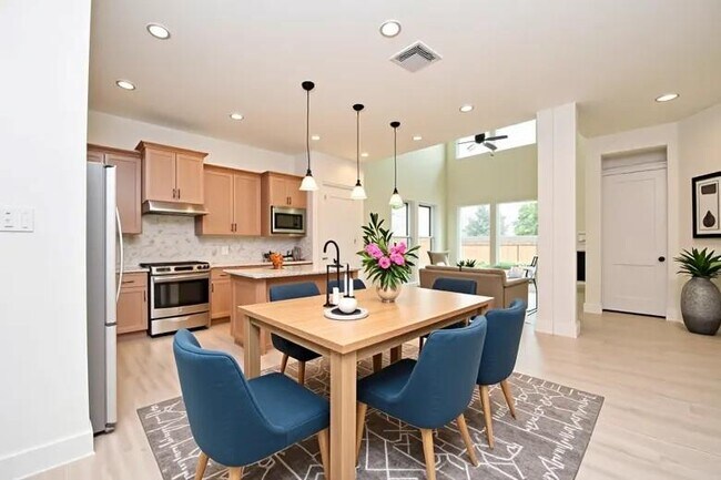 Building Photo - 7319 Bayberry Crescent Ln
