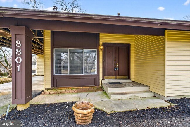 Building Photo - 8801 Monmouth Dr