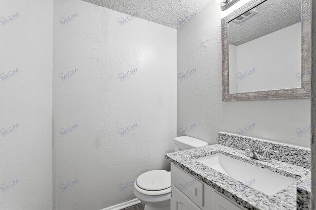 Building Photo - 304 Candlewood Ln