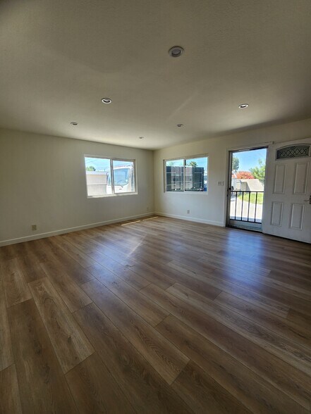 Building Photo - 625 N Angeleno Ave