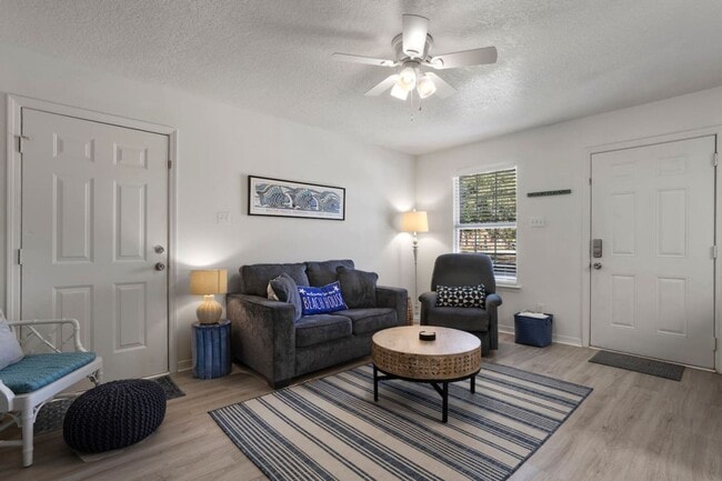 Building Photo - Furnished Duplex