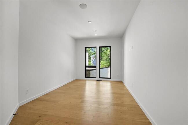 Building Photo - 3566 Cantrell Rd NE
