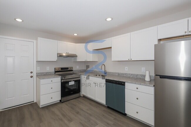 Building Photo - 157 Polar Rock Dr SW