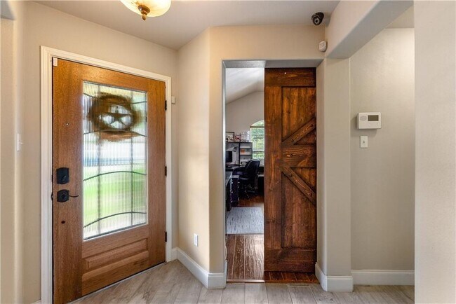 Building Photo - 107 Creston St