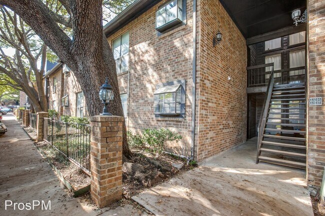 Building Photo - 1 br, 1 bath House - 7525 Holly Hill Drive...