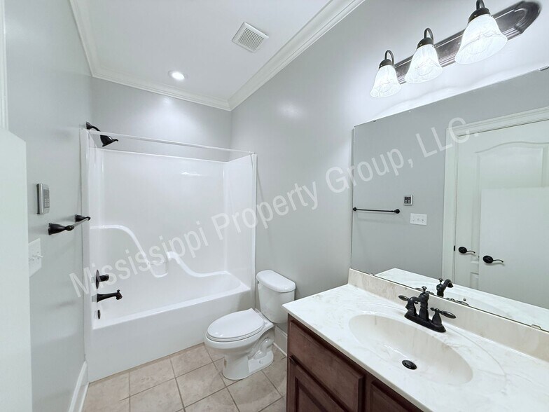 Building Photo - 135 Fallsgrove Dr