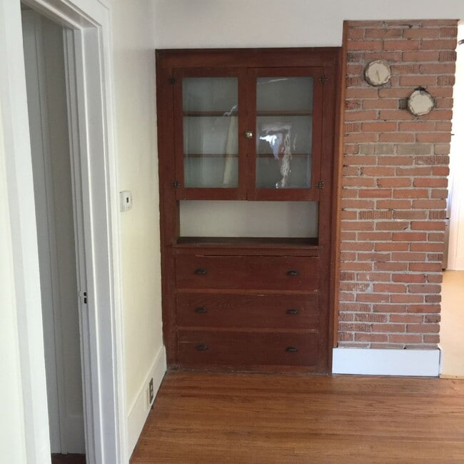 Building Photo - 2 bed 2 bath house