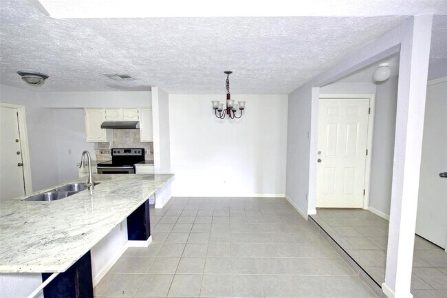 Building Photo - 5311 Linda Ln