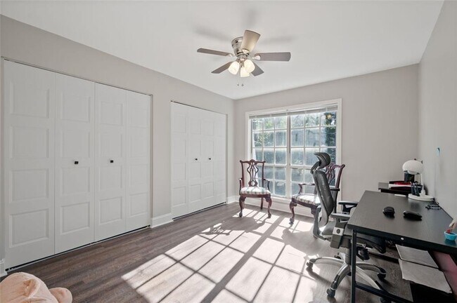 Building Photo - 5120 Chemin De Vie NE