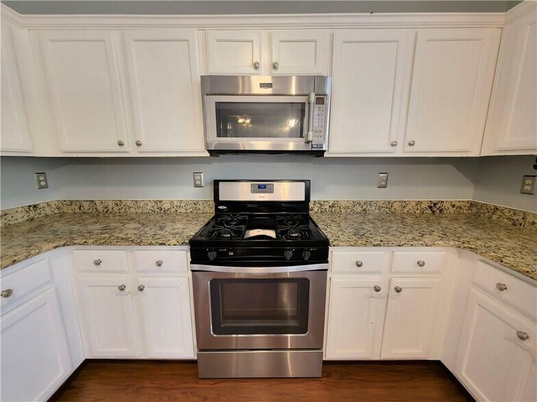 Building Photo - 2815 Priestcliff Dr SE