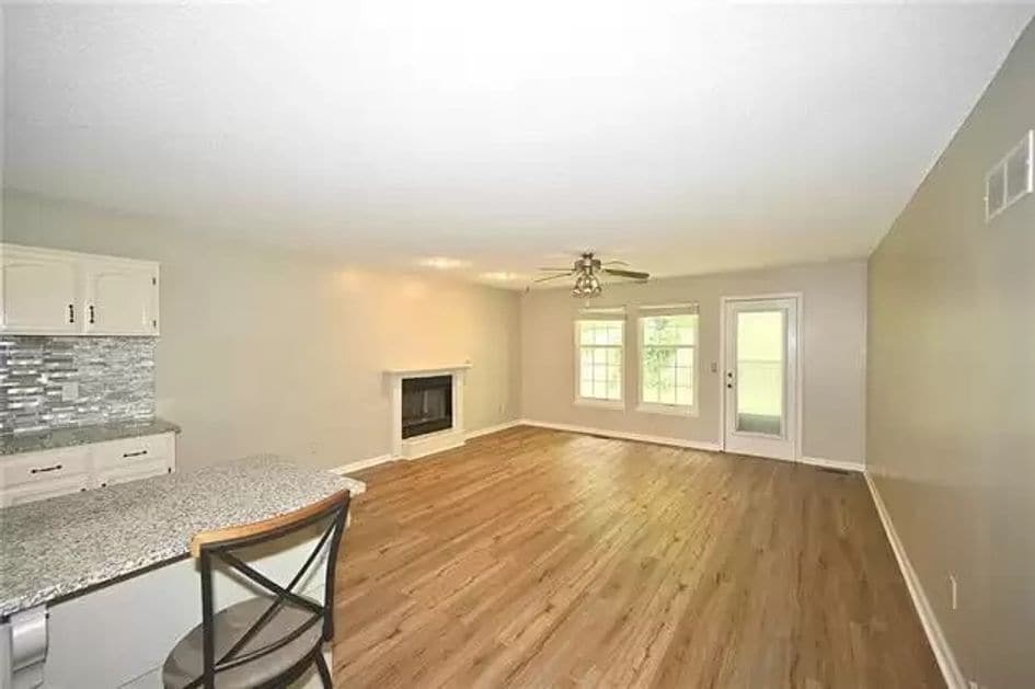 Building Photo - 1102 Hampton Dr