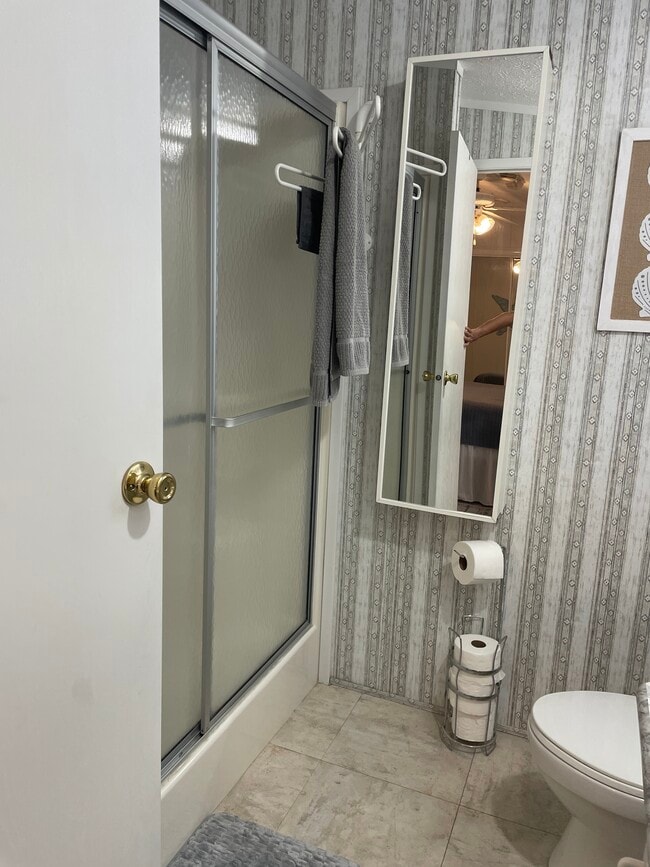 Building Photo - 16300 Pine Ridge Rd