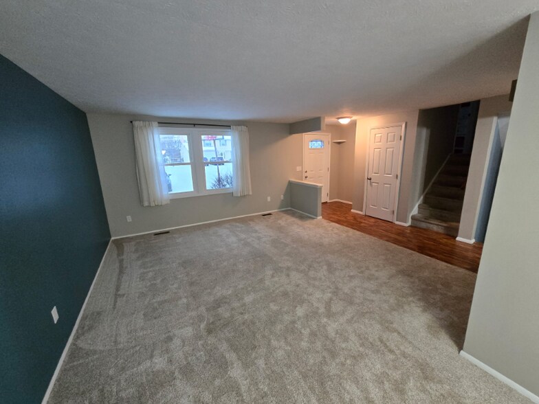 Building Photo - 3842 Farmbrook Dr