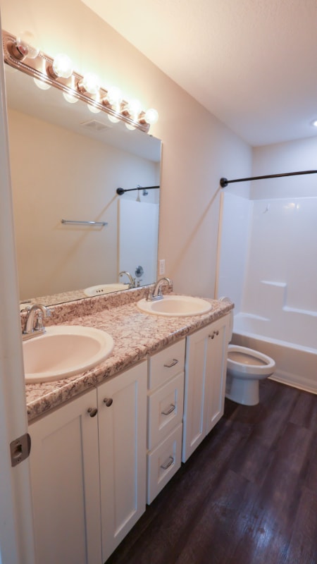 Building Photo - 123 Villa Rd