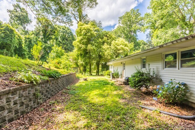 Building Photo - Ardmore Townhome Available Now