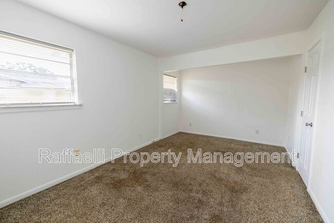 Building Photo - 3 Sidney Dr