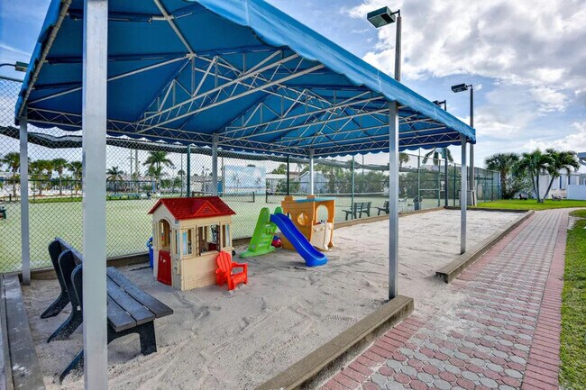 Building Photo - 1333 Nettles Blvd