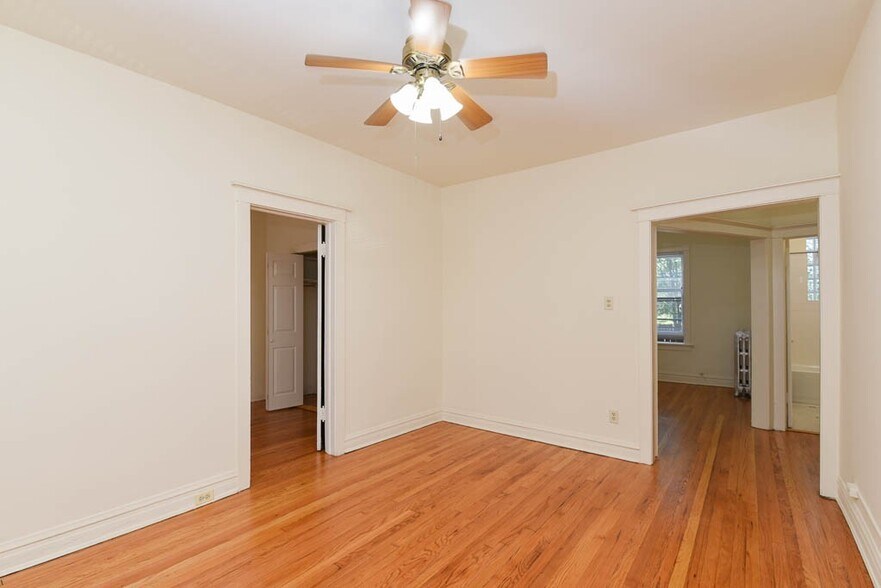 Building Photo - 3508 N Wolcott Ave