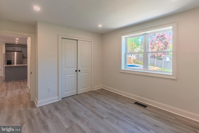 Building Photo - 248 Penncrest Dr