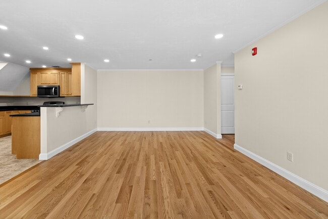 Building Photo - 57 Dedham Ave