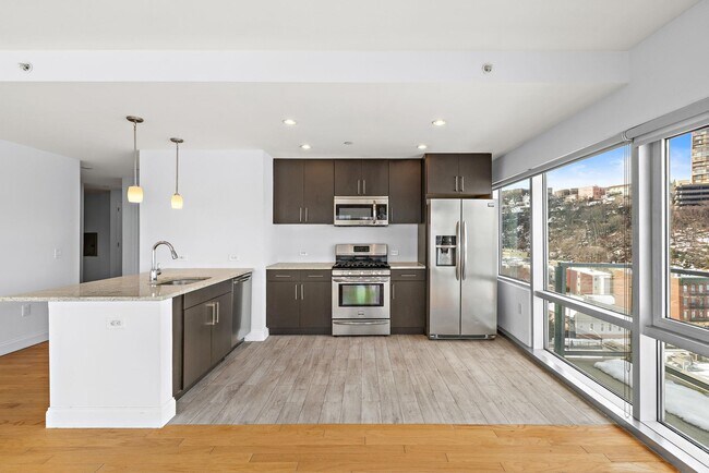 Building Photo - 1700 Park Ave