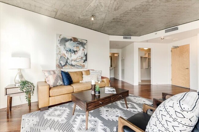 Building Photo - 1926 W Burnside St