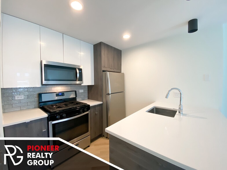 Building Photo - 932 W Grace St