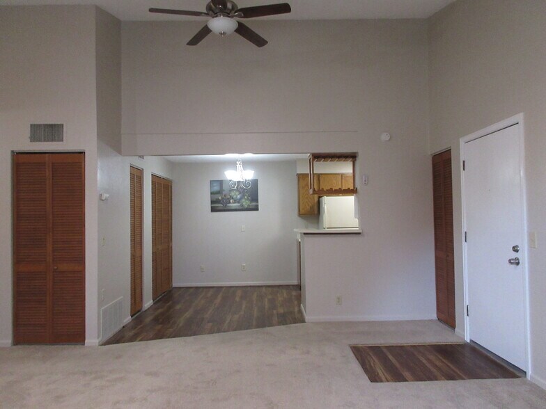 Building Photo - 3320 S Ammons St