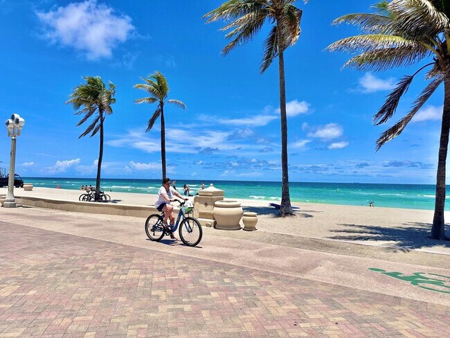 Building Photo - 3111 N Ocean Dr