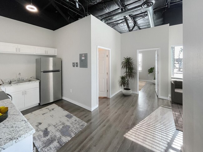 Building Photo - Elevate at Thomas