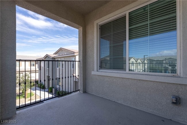 Building Photo - 5730 Sky Pointe Dr