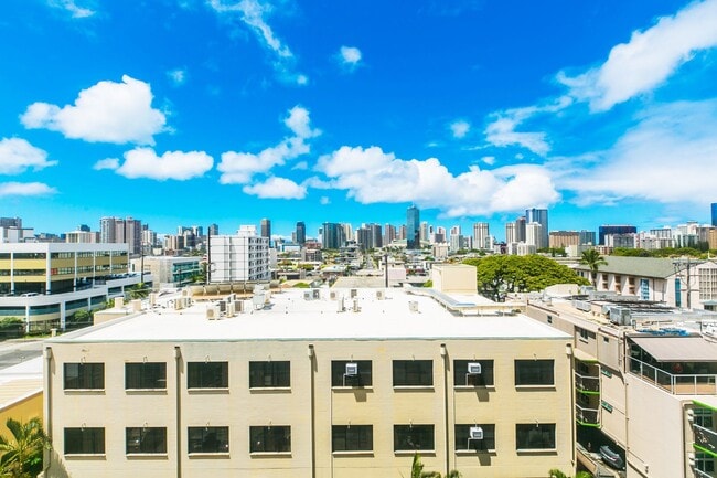 Building Photo - Hale Luana