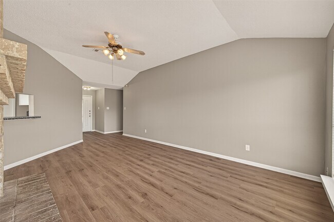 Building Photo - 4251 Southchase Ln