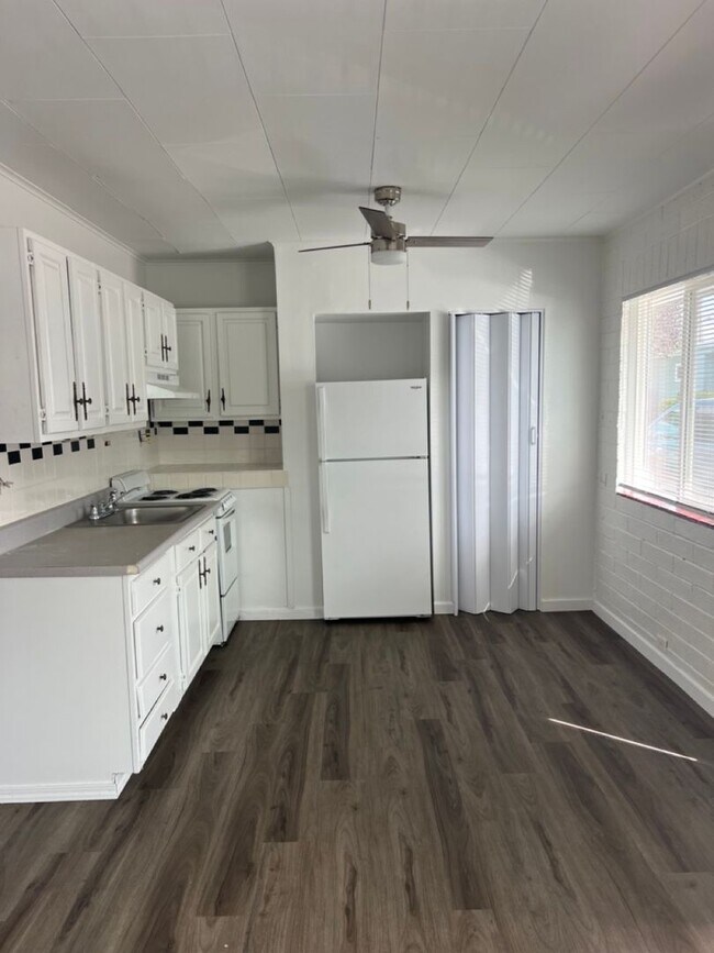 Building Photo - Cozy 1 Bedroom Apartment Available Now!