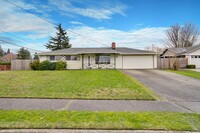 Building Photo - Updated Kitchen w/Private Fenced Backyard