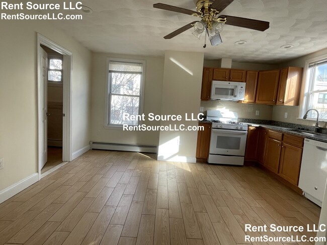 Building Photo - 1094 Cambridge St