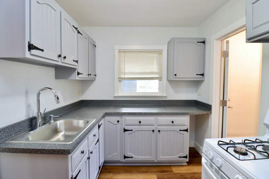 Building Photo - 744 Central Ave