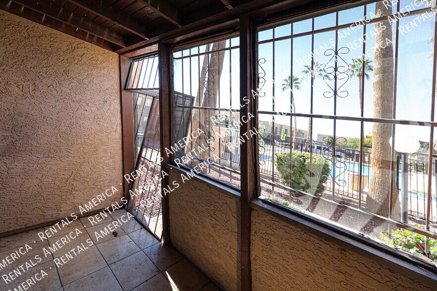 Building Photo - 1601 W Sunnyside Dr