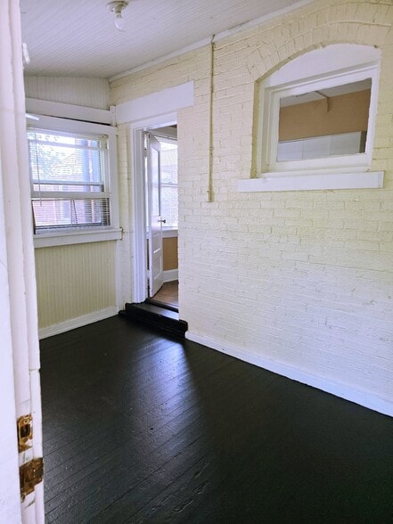 Building Photo - 352 E 20th Ave