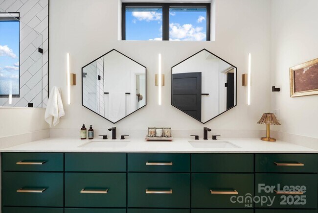 Building Photo - 3301 Spencer St