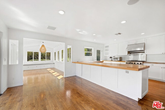 Building Photo - 6644 Wildlife Rd