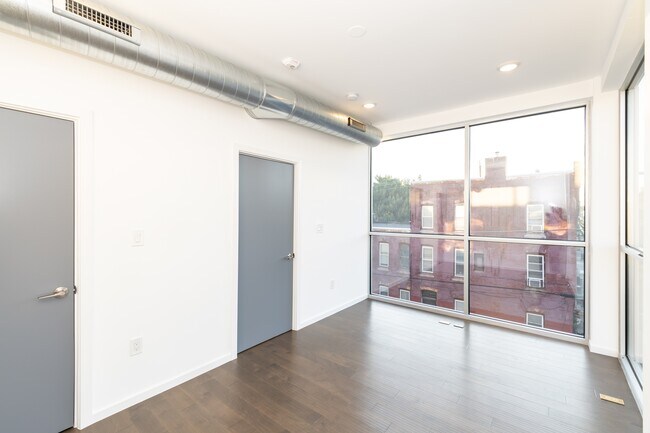 Building Photo - 620 Diamond St