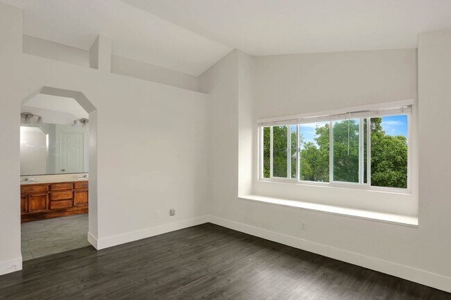 Building Photo - 4 Bed | 3 Bath | 1,979 Sq. Ft. | Stunning ...